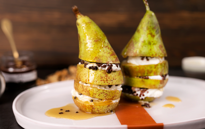 peras con queso, nueces y sal esferificada de chocolate milenia