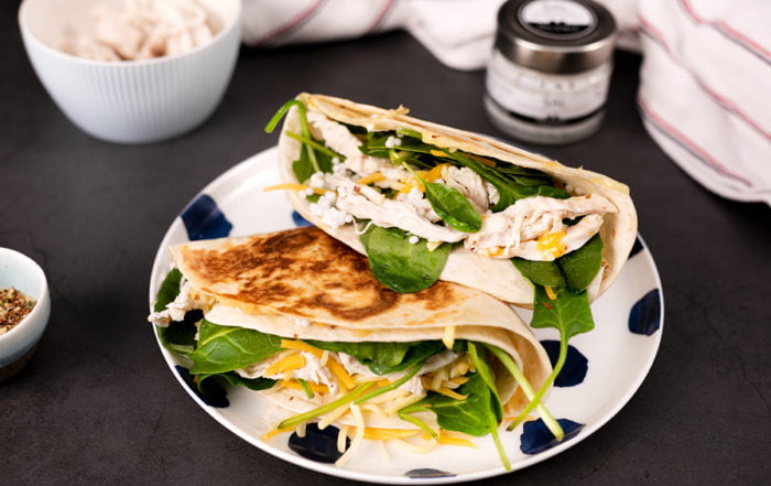 wraps de espinacas, pollo y sal esferificada de alta calidad