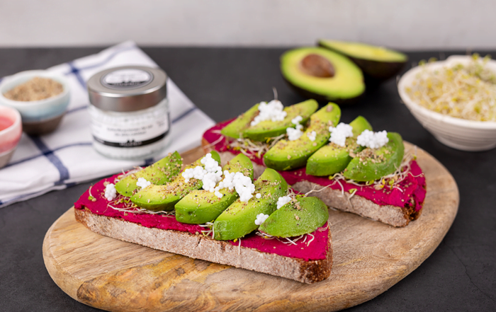 tostas de hummus de remolacha milenia