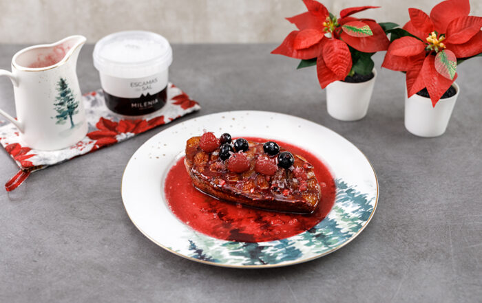 magret de pato con salsa de frutos rojos y escamas de sal milenia